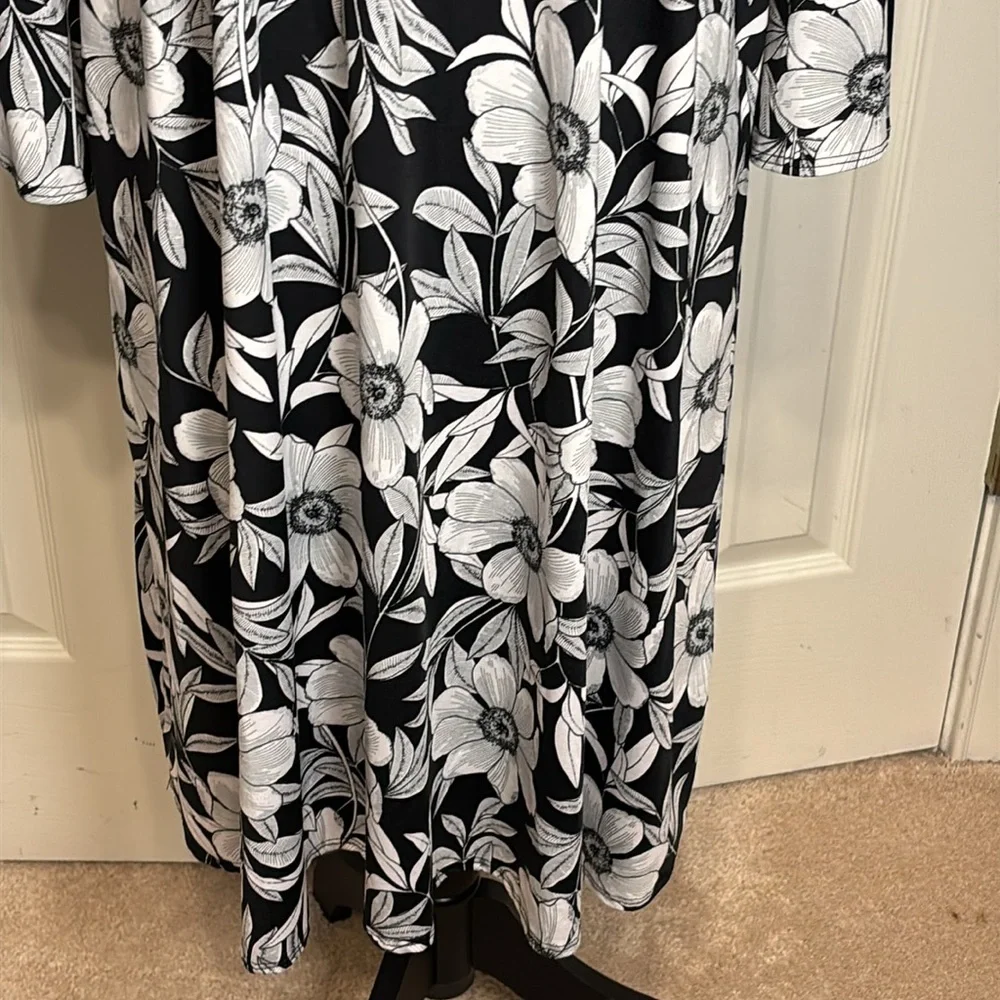 Star Vixen Plus Floral Dress - Picture 3 of 10